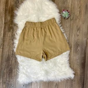 Women’s Pocketed High Ride Shorts in Khaki